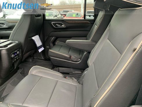 Used 2024 Chevrolet Suburban Premier image 16