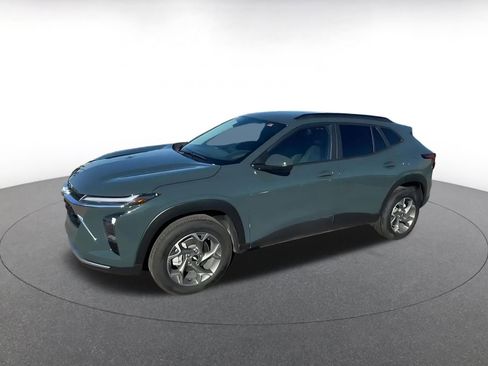 Used 2025 Chevrolet Trax LT image 8