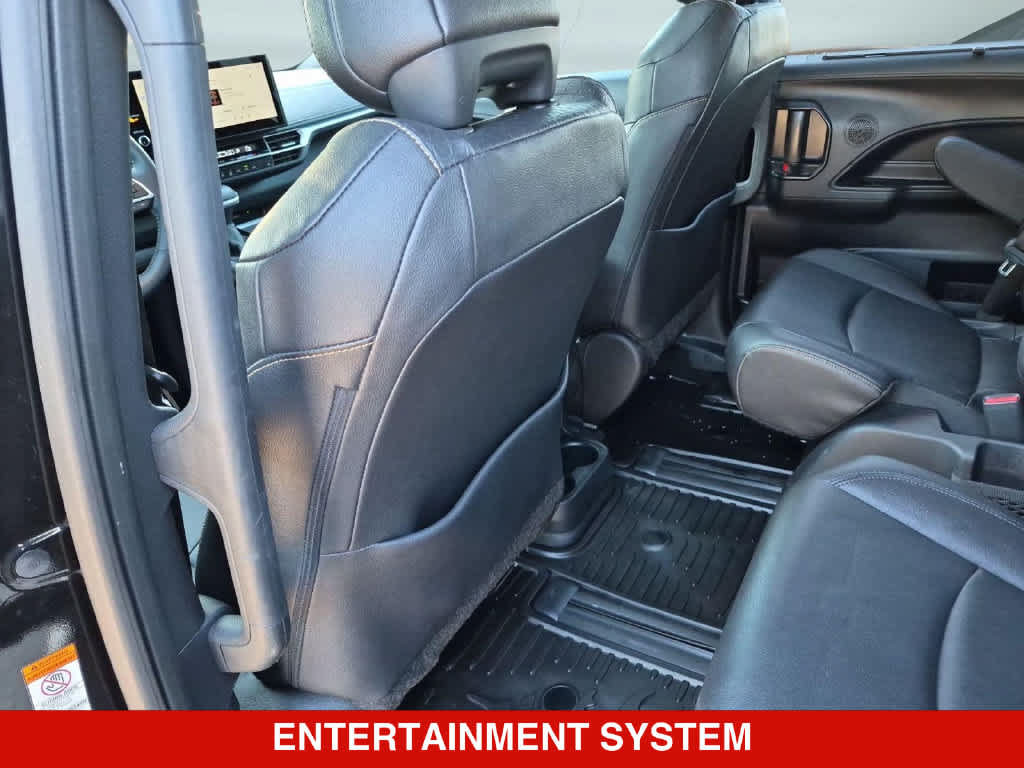 Used 2025 Toyota Sienna XLE Woodland Edition AWD/4WD image 18