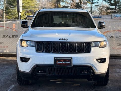 Used 2018 Jeep Grand Cherokee Laredo image 5