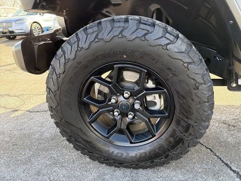 Used 2024 Jeep Wrangler Unlimited AWD/4WD image 30