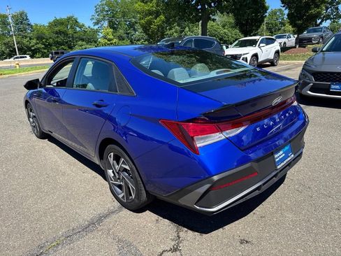Certified 2025 Hyundai Elantra Sport FWD image 4