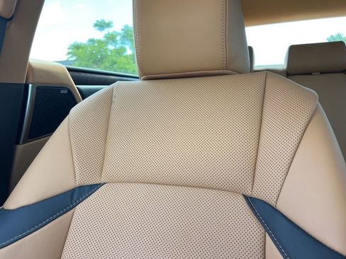 Used 2023 Lexus ES 350 w/ Premium Package FWD image 17