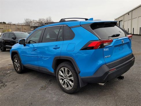 Used 2021 Toyota RAV4 XLE Premium image 3