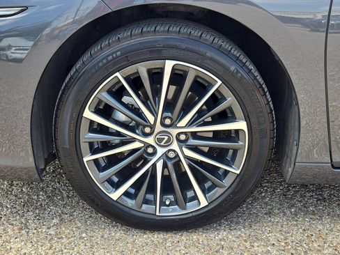 Used 2025 Lexus ES 350 w/ Premium Package FWD image 11