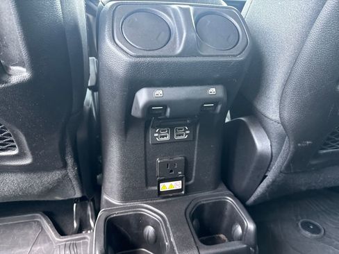 Used 2024 Jeep Wrangler Unlimited Rubicon w/ Convenience Group AWD/4WD image 29