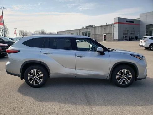 Used 2021 Toyota Highlander XLE image 4