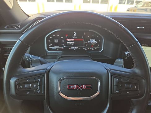 Used 2024 GMC Sierra 1500 AT4 w/ Technology Package AWD/4WD image 4