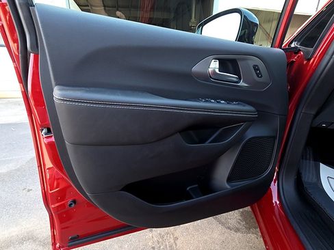 New 2026 Chrysler Pacifica Select image 16