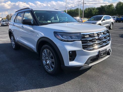 New 2026 Ford Explorer Active w/ Active Comfort Package image 7