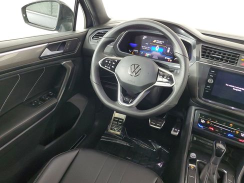 Used 2022 Volkswagen Tiguan SE R-Line image 44