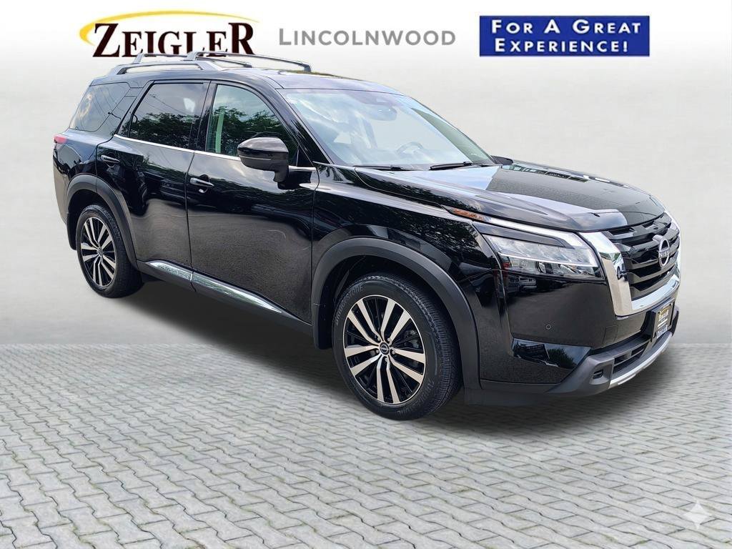 Used 2024 Nissan Pathfinder Platinum AWD/4WD image 3