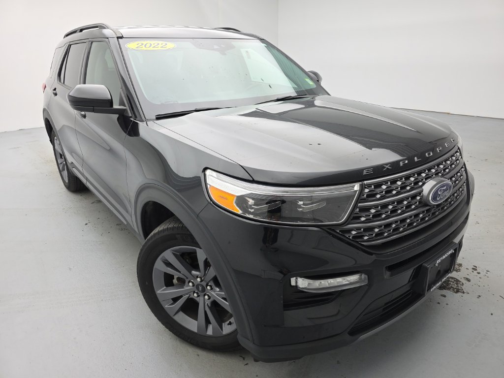 Used 2022 Ford Explorer XLT w/ Equipment Group 202A AWD/4WD image 3