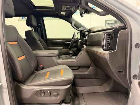 Used 2025 GMC Sierra 1500 AT4 w/ Technology Package AWD/4WD image 16
