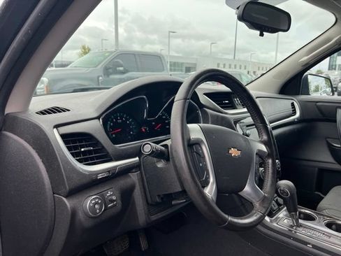 Used 2016 Chevrolet Traverse LT w/ Style and Technology Package FWD image 9