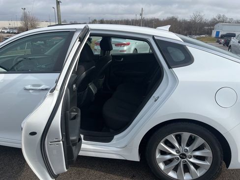 Used 2017 Kia Optima LX image 10