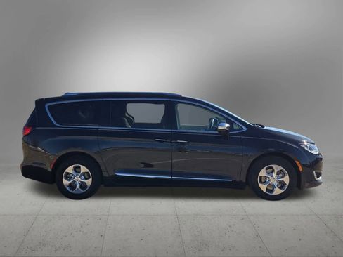 Used 2018 Chrysler Pacifica Limited w/ Advanced Safetytec Group image 7