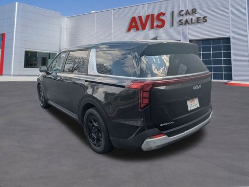 Used 2025 Kia Carnival image 9