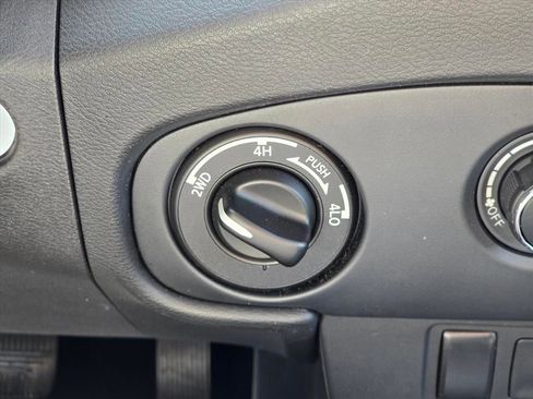 Used 2022 Nissan Frontier SV AWD/4WD image 20