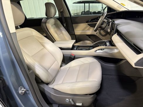 Used 2025 Lincoln Nautilus Premier AWD/4WD image 28