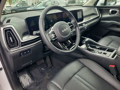 Used 2025 Kia Sorento EX image 18