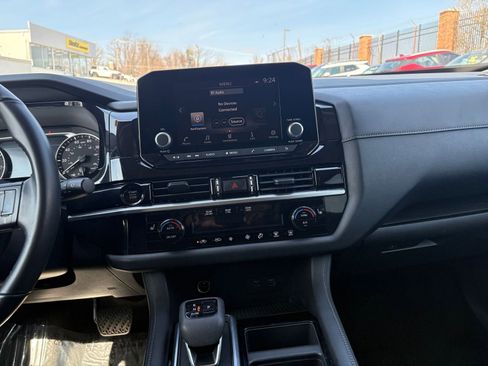 Used 2025 Nissan Pathfinder SV image 17