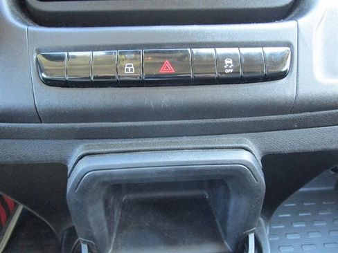 Used 2025 RAM ProMaster 2500 w/ Convenience Group image 31