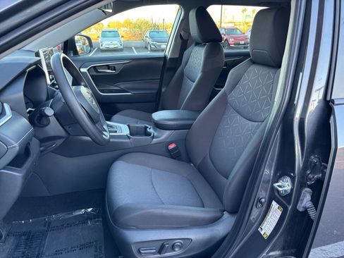 Used 2025 Toyota RAV4 XLE image 38