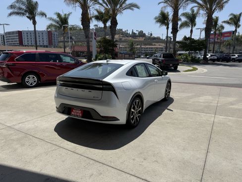 Certified 2025 Toyota Prius Plug-In Hybrid image 27