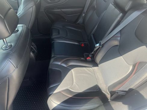 Used 2022 Jeep Cherokee Trailhawk w/ Premium Leather Package AWD/4WD image 38