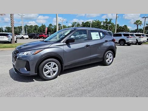 New 2025 Nissan Kicks Play S image 23