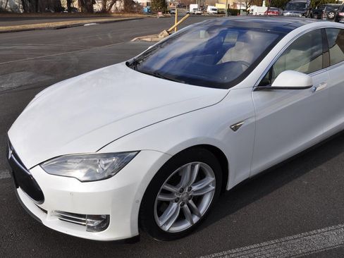 Used 2016 Tesla Model S 75D image 3