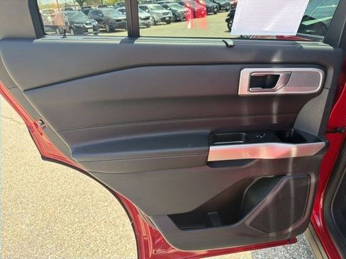 Used 2021 Ford Explorer Limited w/ Equipment Group 301A AWD/4WD image 13