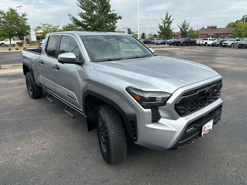 Used 2024 Toyota Tacoma TRD Off-Road w/ TRD Off Road Premium Package AWD/4WD image 8