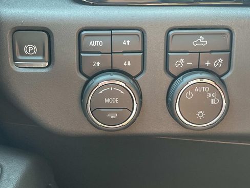 Used 2023 Chevrolet Silverado 1500 LT w/ Z71 Off-Road Package AWD/4WD image 29
