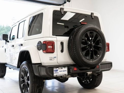 Used 2022 Jeep Wrangler Unlimited Sahara w/ Cold Weather Group image 12