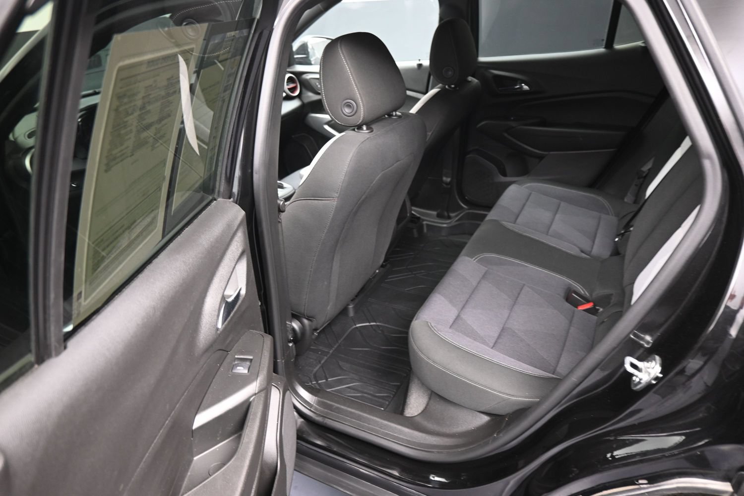 Used 2025 Chevrolet Trax RS FWD image 17