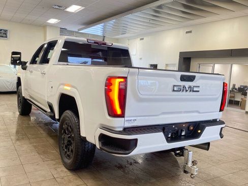 Used 2024 GMC Sierra 3500 Denali Ultimate AWD/4WD image 5