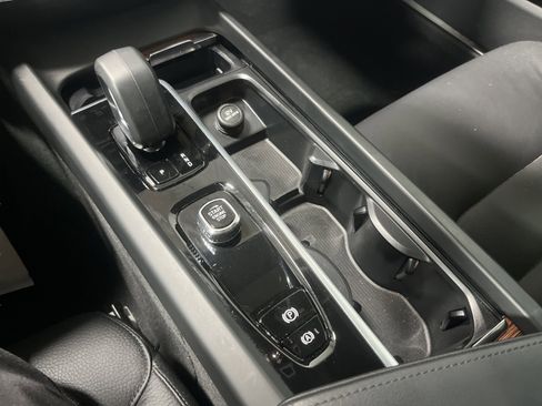 Used 2025 Volvo V60 B5 Cross Country Plus image 27