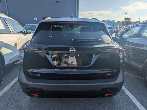 Used 2025 Nissan Kicks SR w/ SR Premium Package FWD image 4