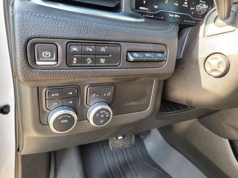 Used 2023 GMC Yukon Denali AWD/4WD image 27