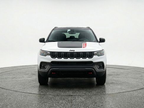 Used 2025 Jeep Compass Trailhawk AWD/4WD image 2
