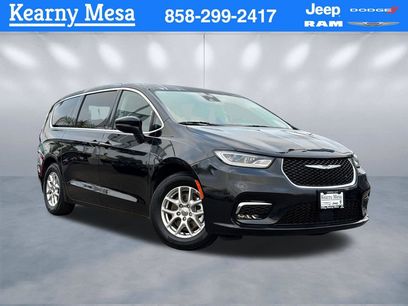 Used 2023 Chrysler Pacifica Touring-L