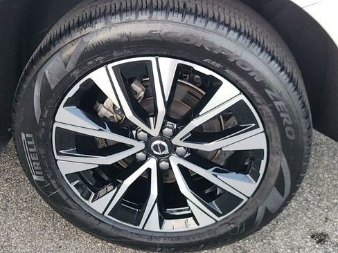 Certified 2025 Volvo XC60 B5 Plus image 34