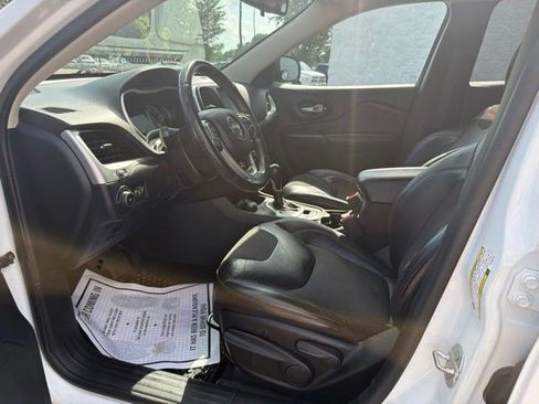 Used 2016 Jeep Cherokee Trailhawk AWD/4WD image 13
