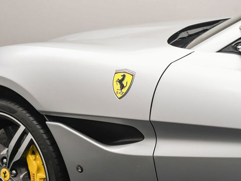 Used 2019 Ferrari Portofino image 38