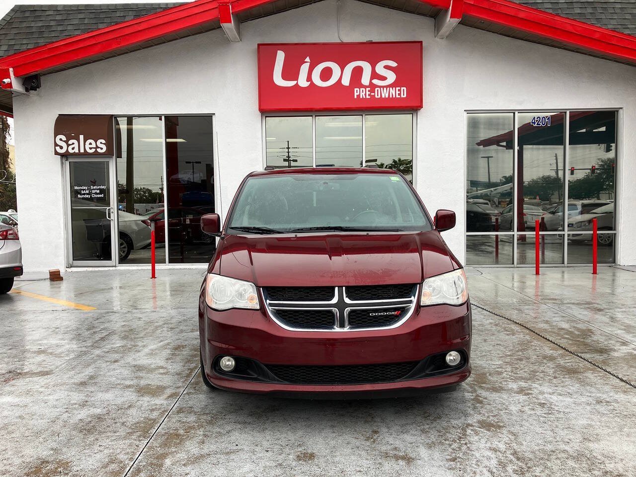 Used 2017 Dodge Grand Caravan SXT FWD image 1