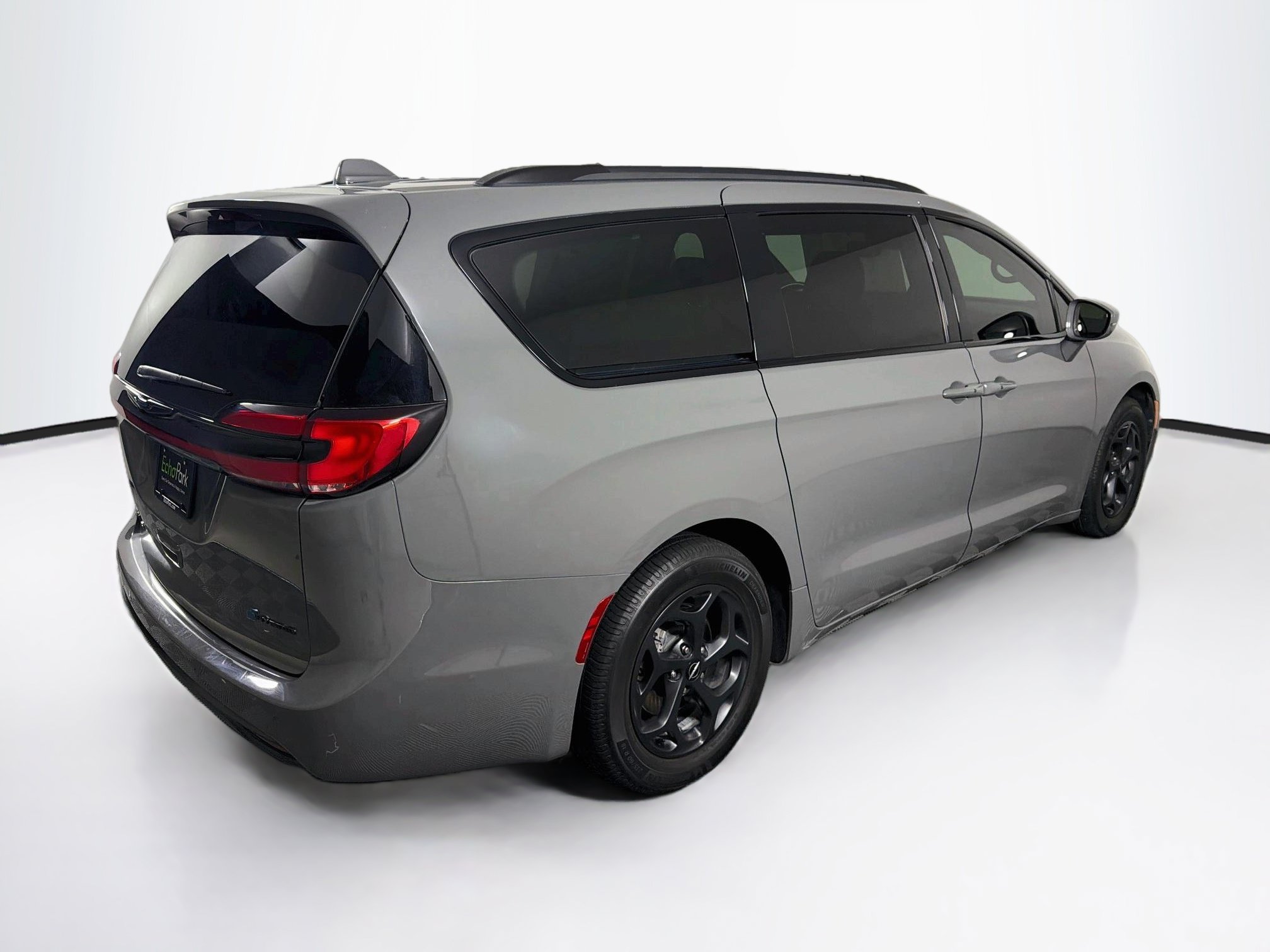 Used 2021 Chrysler Pacifica Limited w/ Uconnect Theater Family Group FWD image 9
