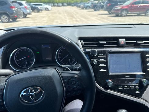 Used 2020 Toyota Camry SE w/ Convenience Package FWD image 18