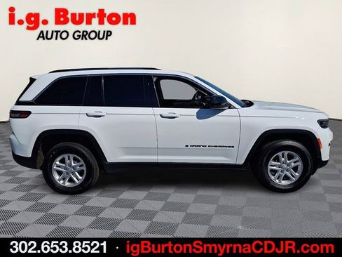Used 2023 Jeep Grand Cherokee Laredo AWD/4WD image 7